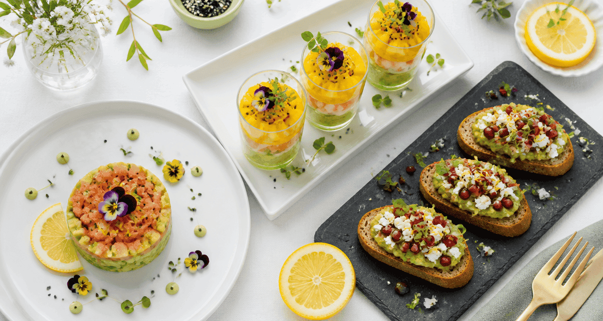 Avocat en entrée, trois recettes élégantes présentées sur table