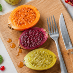 Figue de barbarie comment manger, fruits coupés sur planche