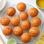 recette pour muffins nature sur grille et ingrédients