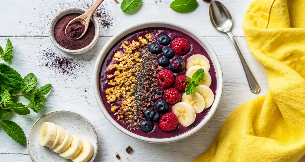 Baie d'acai bowl granola et fruits