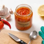 Purée de piment maison : bocal stérilisé, gants et piments