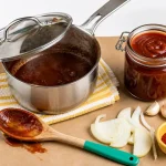 Sauce barbecue recette maison fumée nappante, bocal et casserole, 25 minutes